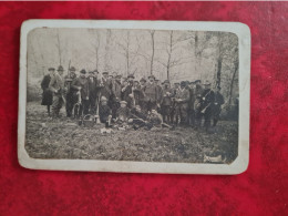 PHOTO GROUPE DE CHASSEURS  AVEC LEUR BUTIN - Autres & Non Classés