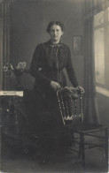 Social History Souvenir Real Photo 1917 Elegant Lady In House - Fotografie