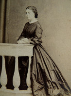 Photo CDV Ken Paris  Jeune Femme  Mains Posées Sur Une Balustrade  Sec. Emp. CA 1865 - L442 - Ancianas (antes De 1900)