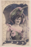 Art Nouveau Chanteuse Opérette Anna Tariol Baugé Née  à Veyre Monton   Corset Chapeau Avec Plumes De Faisan - Autres & Non Classés