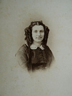 Photo CDV Crépin Paris  Portrait Jeune Femme  Belle Coiffure Avec Anglaises Sec. Emp. CA 1860-65 - L442 - Ancianas (antes De 1900)