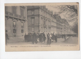 AJC - PAris Vécu - L'avenue Des Champs Elysées - Les Promeneurs - Autres Monuments, édifices