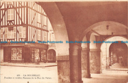 R084524 La Rochelle. Porches Et Vieilles Maisons De La Rue Du Palais. No 498 - Monde