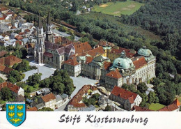 1 AK Österreich / Niederösterreich * Blick Auf Klosterneuburg Mit Dem Augustiner Chorherrenstift - Luftbildaufnahme * - Klosterneuburg