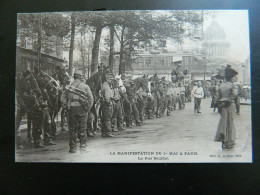 LA MANIFESTATION DU 1er MAI A PARIS                            LA RUE SOUFFLOT - Konvolute, Lots, Sammlungen