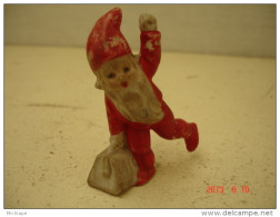 PERE  NOEL EN PORCELAINE  6cm - Sonstige & Ohne Zuordnung