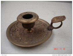 BOUGEOIRE EN BRONZE DIAMETRE 12cm  EN BON ETAT - Lámparas Y Arañas