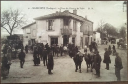 Cpa 24 Dordogne, Gardonne, Place Du Champ De Foire, Animée, Bestiaux, Voitures, Epicerie Mercerie éd Morange Gardonne, - Autres & Non Classés