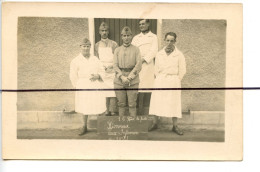 Carte Photo Militaire CPA D37. Tours. . Soldats Qui Posent Pour La Photo . Honneurs Au Infirmiers Du 90 RI . 1926 - Tours