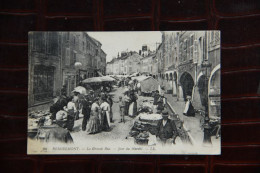 88 - REMIREMONT : La Grande Rue, Jour De Marché - Remiremont