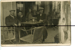 Carte Photo A Identifier CPA.  Devanture Café Restaurant , Personnages En Terrasse De L'établissement - Photographs