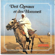 GF2286 - CHEMISE COLLECTEUR PATES LUSTUCRU - DES CHEVAUX ET DES HOMMES - FORMAT 17 X 17 CM - 12 PLANCHES COULEUR - Albums & Catalogues