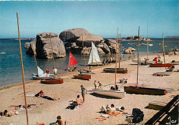 22 - Trégastel - La Plage, Les Bateaux De Plaisance Devant Le Rocher De La Sorcière - Curiosité Géologique - CPM - Voir  - Trégastel