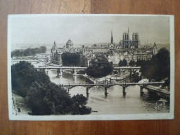 Carte Postale 111 Paris En Flanant La Cité Note Dame éditions D'Art Yvon V - Cartas Panorámicas