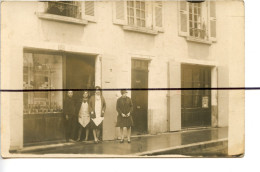 Carte Photo A Identifier CPA.  Devanture Magasin, Boutique , Personnages En Terrasse De L'établissement - Photographs