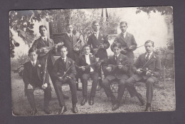 Carte Photo Non Située De 1915 Groupe Jeunes Hommes Musique Orchestre Jazz ? ( Oberlin Au Verso  3888) - Music And Musicians