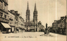 CPA  (61)   LA FERTE-MACE   La Place De L'Eglise - La Ferte Mace