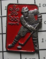 1818c Pin's Pins / Beau Et Rare : JEUX OLYMPIQUES  D'HIVER CALGARY 1988 HOCKEY SUR GLACE - Giochi Olimpici