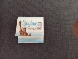 USA- NEW YORK  -   Petite Boîte Aĺlumettes "   SKYLINE    "        Net    2,50 - Matchboxes