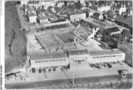 AGNP11-0899-53 - LAVAL - Avion Au-dessus - La Piscine - Laval