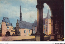 AGOP1-0089-18 - Flaneries En Berry - Une Cour Paisible - Une Chapelle Au Chateau De - LA VERRERIE - Autres & Non Classés
