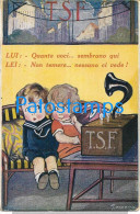 228728 ART ARTE SIGNED DIDONE CHILDREN LISTENING WITH THE FONOLA T.S.F POSTAL POSTCARD - Otros & Sin Clasificación