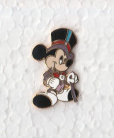 1 Pin's MICKEY Le Magicien - DISNEY - En Métal Doré Et 1 Attache. - Disney