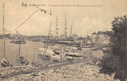 CPA 44 SAINT NAZAIRE PANORAMA DU VIEUX BASSIN OU DEBOUCHE LA NOUVELLE ENTREE - Saint Nazaire