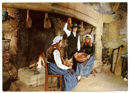 Abbaye De Montbenoît - Scène De Veillée Devant La Cheminée Par Le Groupe Folklorique Du Val Du Saugeais - Andere & Zonder Classificatie