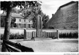 ALDP9-88-0810 - NEUFCHATEAU - Monument Aux Morts 1939-1945 - Neufchateau