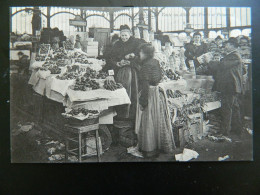 LES MARCHES DE PARIS                HALLES CENTRALES             VENTE AU DETAIL DES FRUITS ET PRIMEURS - Other & Unclassified