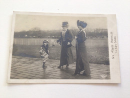 Carte Postale Ancienne (1911) Les Modes Nouvelles  La Jupe-Culotte - Mode