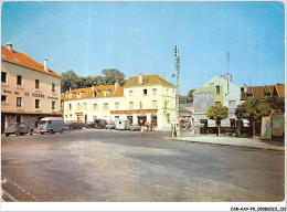 CAR-AAYP9-94-0693 - VILLENEUVE-LE-ROI - La Place De La Grande Fontaine - Villeneuve Le Roi