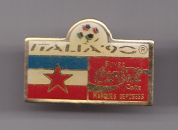 Pin's  Coca Cola  Italia 90 Coupe Du Monde Du Football  Drapeau De Réf 7209 - Coca-Cola