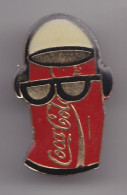 Pin's  Coca Cola Canette Et Balladeur De Musique Lunettes Réf 7206 - Coca-Cola