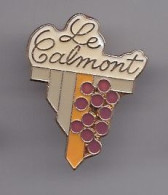 Pin's Le Calmont  Grappe De Raisin Réf 2316 - Andere & Zonder Classificatie