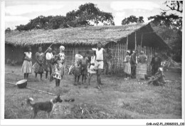 CAR-AAZP1-0066 - CAMEROUN - On Va Finir Le Poto-poto De La Chapelle De Djolé  - Kamerun