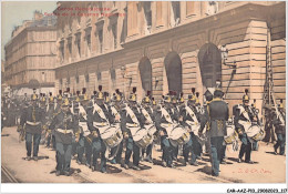 CAR-AAZP10-0778 - MILITAIRE - Garde Republicaine - Sortie De La Caserne Napoleon  - Kasernen