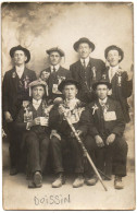 RARE CARTE PHOTO DE LA CLASSE 1914 CONSCRITS DE DOISSIN 38. ECRITE EN 1915. - Autres & Non Classés