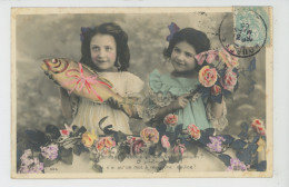 ENFANTS - LITTLE GIRL - MAEDCHEN - Jolie Carte Fantaisie Fillettes Avec Poisson D'avril Et Fleurs - 1 April (aprilvis)