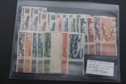 St PIERRE ET MIQUELON N°325 à 343 NEUF** INFIMES TACHES D'OXYDATION SUR QUEQUES TIMBRES COTE 75 EUROS  VOIR SCANS - Nuovi