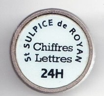 Pin's 24 Heures Chiffres Et Lettres Saint Sulpice De Royan En Charente Maritime Dpt 17  Réf 5909 - Steden