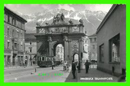 INNSBRUCK, AUTRICHE - TRIUMPHPFORTE - ANIMATED WITH PEOPLES - WRITTEN - VIKTOR HOLY & SOHN - - Innsbruck