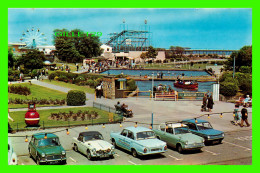 SHEGNESS, UK - MODEL YACHT POND AND WATERWAY - ANIMATED WITH PEOPLES & OLD CARS - - Altri & Non Classificati