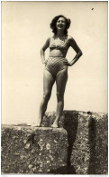 PHOTO POSTCARD PIN-UP IN COSTUME DA BAGNO BIKINI   NON  VIAGGIATA  COME DA FOTO  FORMATO PICCOLO - Pin-Ups