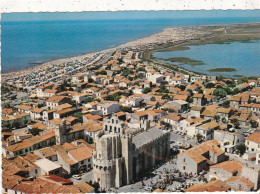 13 SAINTES MARIES DE LA MER. CPSM. VUE AERIENNE PANORAMIQUE .L'EGLISE - Saintes Maries De La Mer