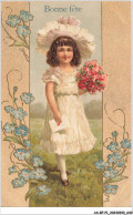 AS#BFP1-0321 - VOEUX - Bonne Fête - Jeune Fille Tenant Un Bouquet De Fleur - Carte Gaufrée - Other & Unclassified