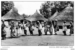 DANSES AU VILLAGE ECRITE DE DOUALA EN 1957 CPSM FORMAT CPA - Cameroon