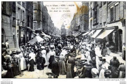 63 RIOM RUE DE L'HORLOGE UN JOUR DE MARCHE VOYAGEE 1915 - Riom