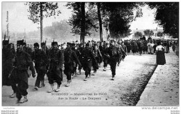 02 SOISSONS MANOEUVRES DE 1906 SUR LA ROUTE LE DRAPEAU - Soissons